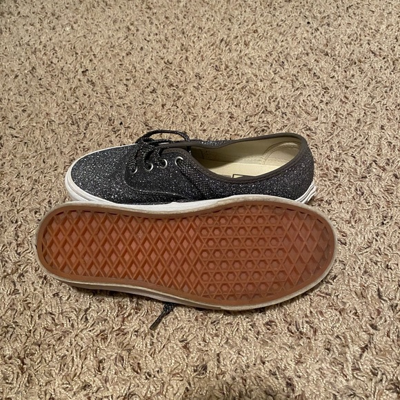 Vans - Picture 4 of 5